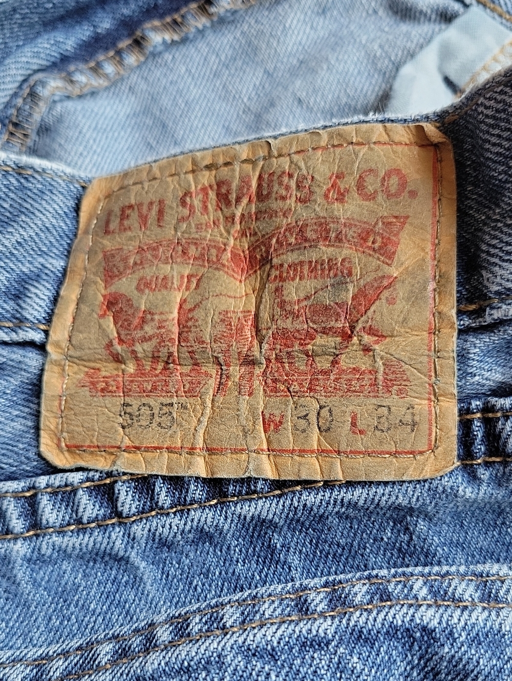 Mens Levi's Classic Blue 505 Straight Leg Jeans Size 30x34 - Picture 9 of 9